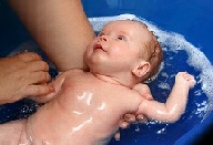 كيف يستحم طفلك